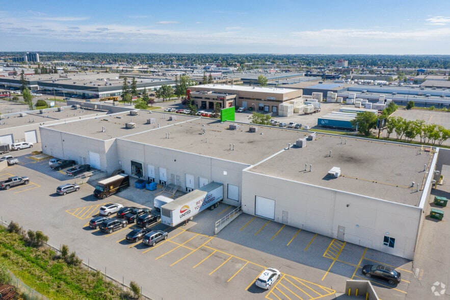 333 28th St NE, Calgary, AB à vendre - Aérien – Image 2 sur 3
