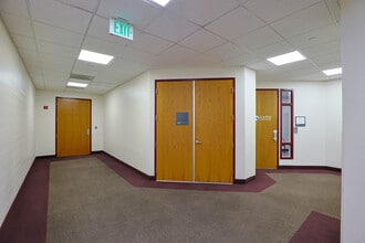 12660 Riverside Dr, Valley Village, CA à louer Photo intérieure– Image 1 sur 16