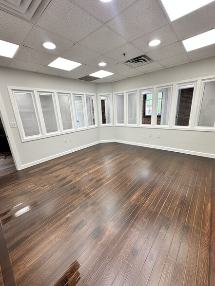 12 Damonmill Sq, Concord, MA à louer - Photo de l’immeuble – Image 3 sur 10