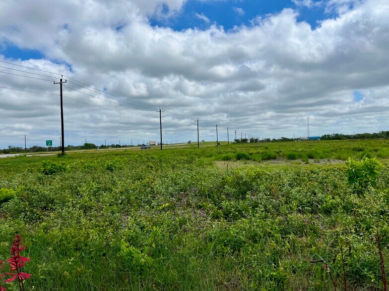 1352 Lee Rd, Aransas Pass, TX à vendre - Photo de l’immeuble – Image 3 sur 15
