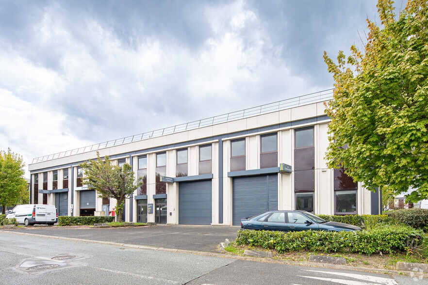 16 Avenue Du Québec, Villebon-sur-Yvette à louer - Photo de l’immeuble – Image 2 sur 2