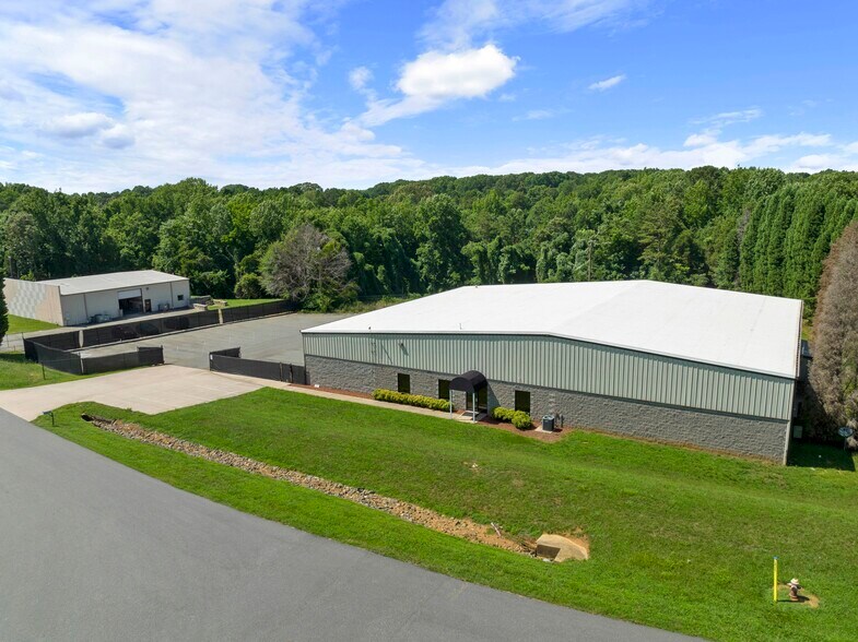 152 S Iredell Industrial Park Rd, Mooresville, NC à louer - Photo principale – Image 1 sur 26