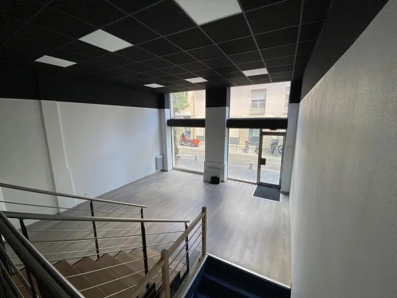 Local commercial dans Chartres à louer - Hall d’entrée – Image 2 sur 13