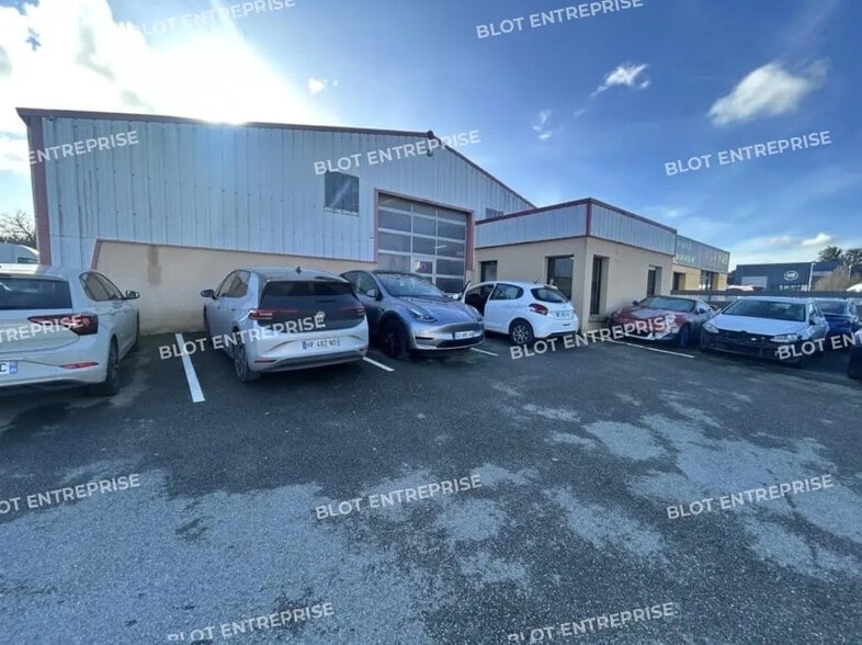 Bureau dans Bain-de-Bretagne à louer - Photo de l’immeuble – Image 1 sur 6