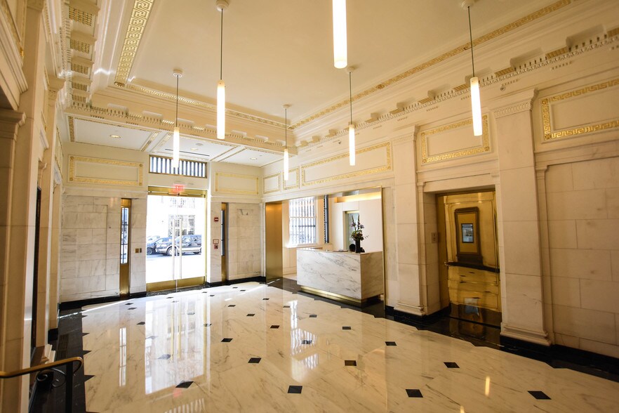 740 15th St NW, Washington, DC à louer - Hall d’entrée – Image 2 sur 4