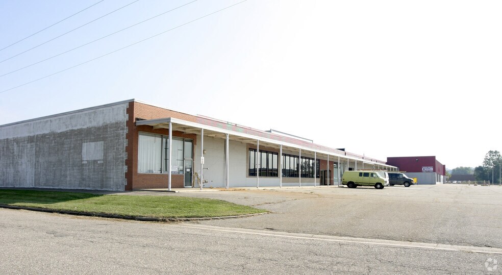 1109-1139 Bowers Ave NW, New Philadelphia, OH à louer - Photo de l’immeuble – Image 2 sur 2