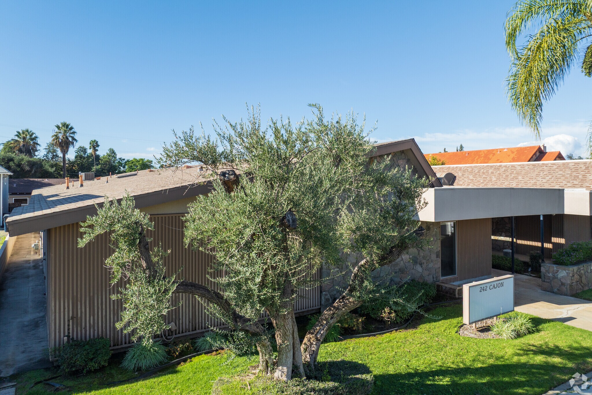 242 Cajon St, Redlands, CA à vendre Photo principale– Image 1 sur 5