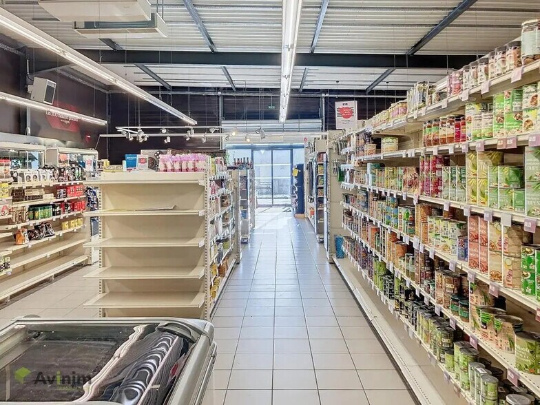 Local commercial dans Fontaine-Française à louer - Photo de l’immeuble – Image 3 sur 10