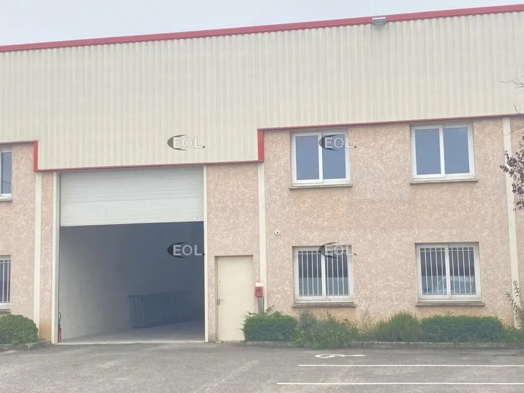 Industriel/Logistique dans Chassieu à louer Photo de l’immeuble– Image 1 sur 11