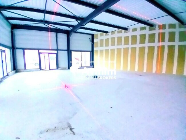 Plus de détails pour Local commercial à louer