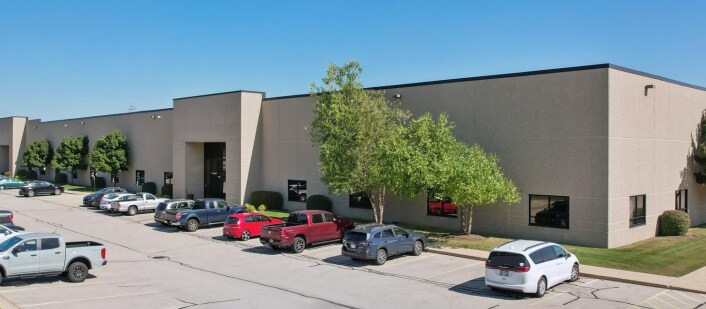 1920-1970 S Calhoun Rd, New Berlin, WI à louer Photo principale– Image 1 sur 8