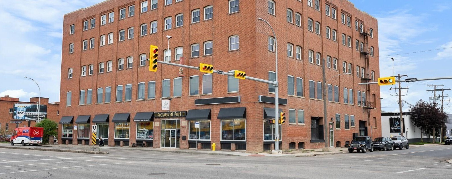 1275 Broad Street portefeuille de 3 biens à vendre sur LoopNet.fr Photo principale– Image 1 sur 2