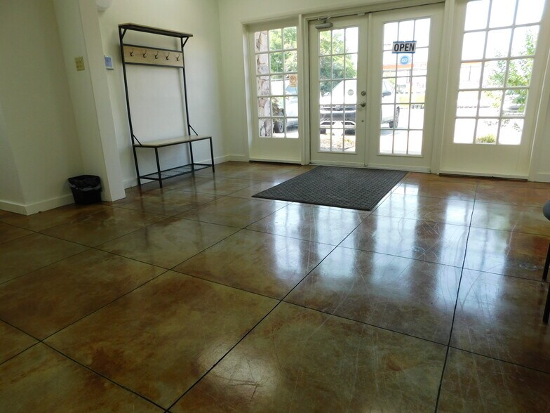 2213 N Reynolds Rd, Bryant, AR à louer - Photo de l’immeuble – Image 3 sur 17