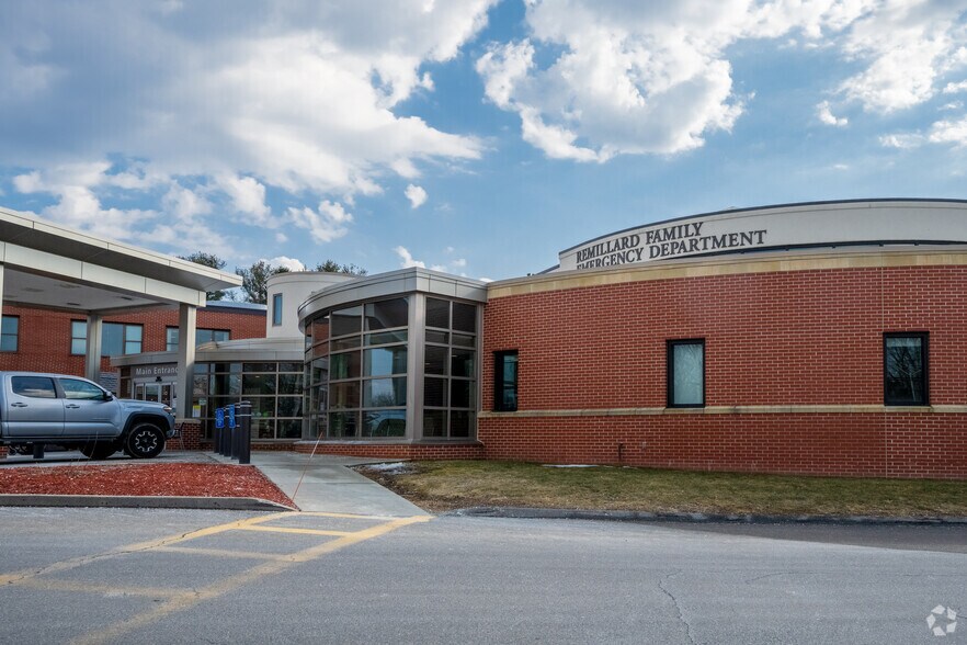 340 Thompson Rd, Webster, MA à louer - Photo de l’immeuble – Image 2 sur 7