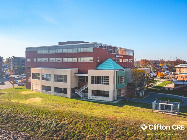 2 City Hall Plz, Rahway, NJ à louer - Photo de l’immeuble – Image 2 sur 5