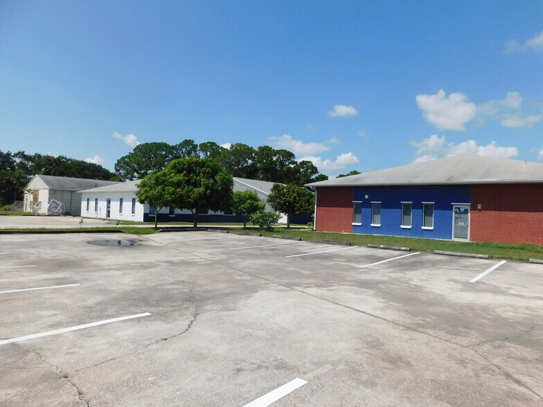 5070 Industry Dr, Melbourne, FL à vendre - Photo de l’immeuble – Image 2 sur 31