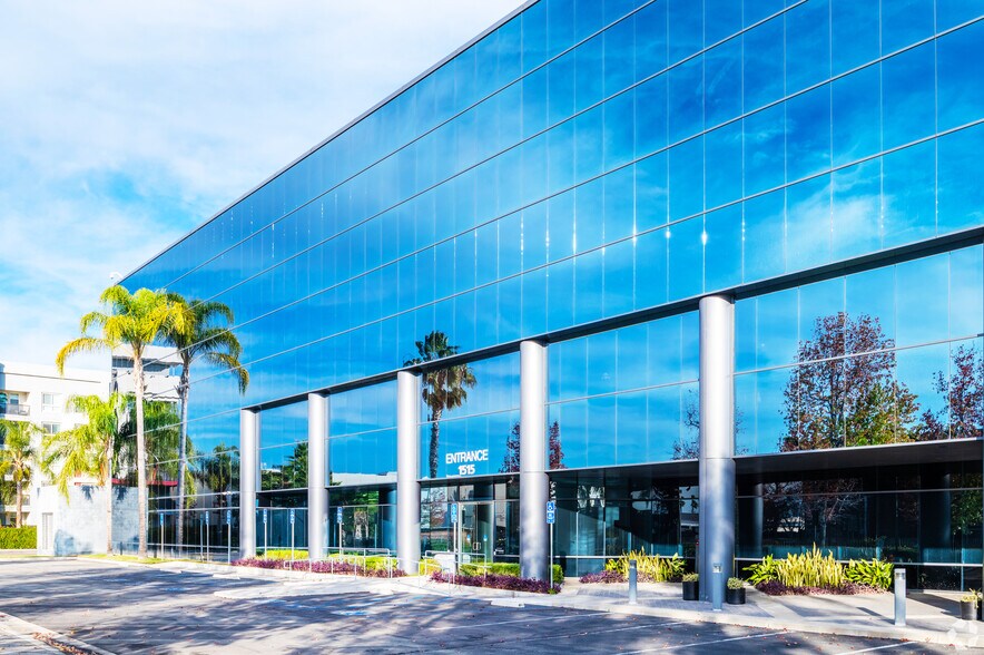 1515 E Orangewood Ave, Anaheim, CA à vendre - Photo de l’immeuble – Image 3 sur 25