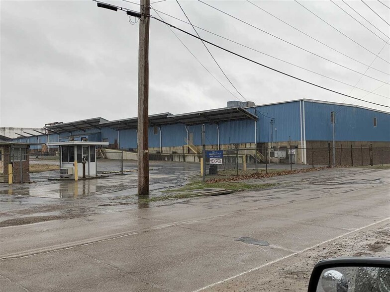 1550 Phillips St, Dyersburg, TN à louer - Photo principale – Image 1 sur 24