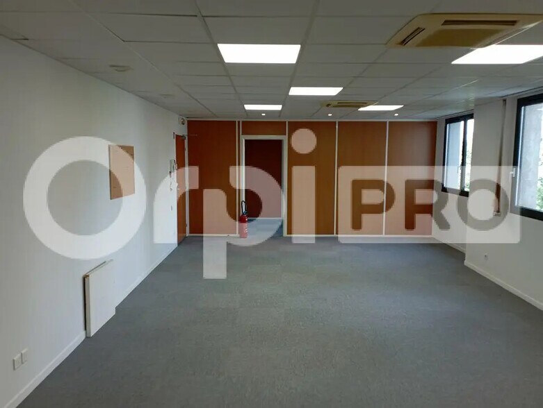 Bureau dans Reims à louer - Photo de l’immeuble – Image 2 sur 4