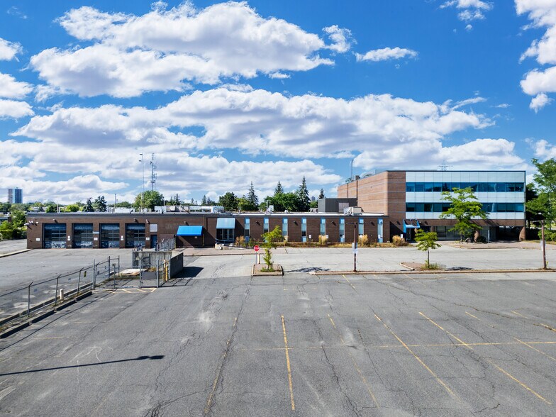400 Coventry Rd, Ottawa, ON à louer - Photo de l’immeuble – Image 1 sur 6