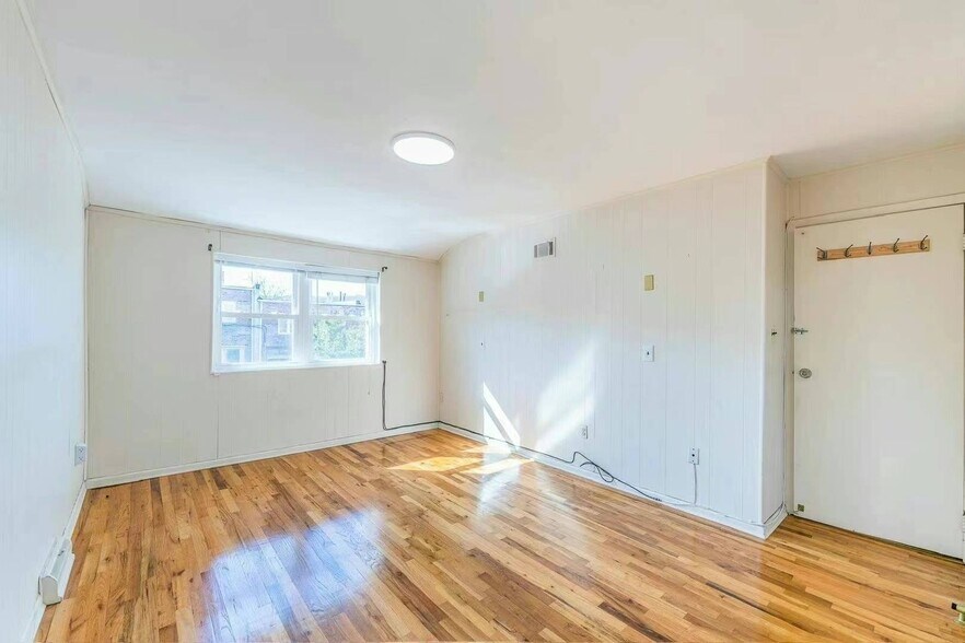 15605 Sanford Ave, Flushing, NY à vendre - Photo de l’immeuble – Image 2 sur 7