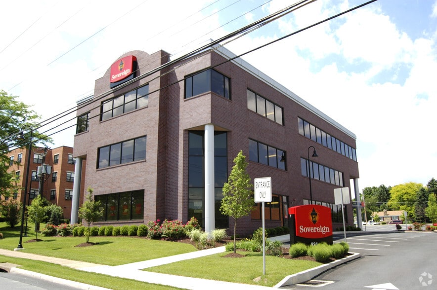 924 Eaton Ave, Bethlehem, PA à louer - Photo principale – Image 1 sur 3