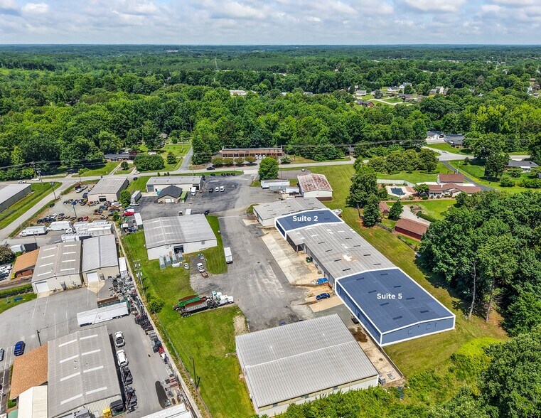 10490 N NC Highway 150, Clemmons, NC à louer - Photo de l’immeuble – Image 2 sur 19