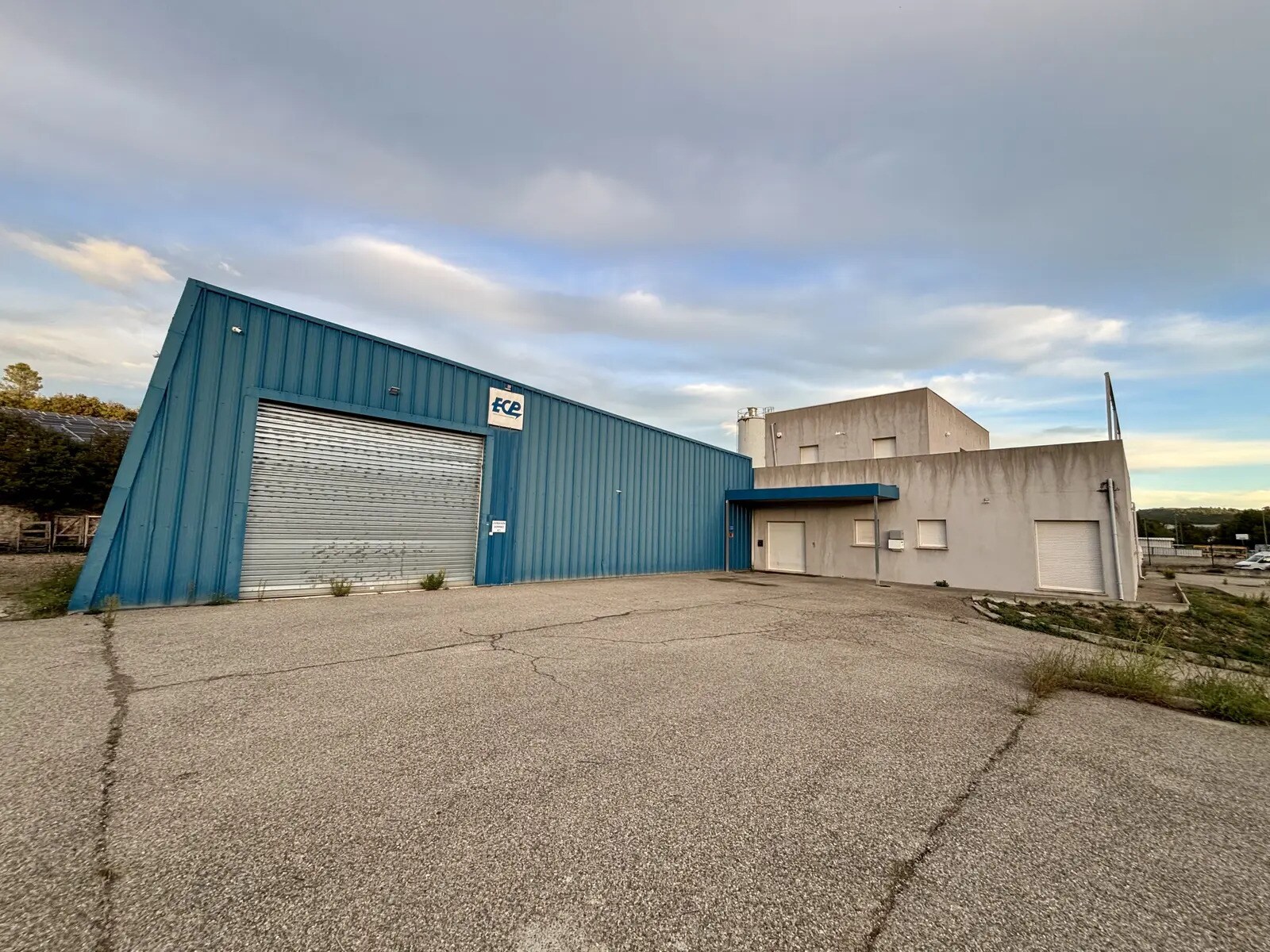 Local d’activités dans Brignoles à louer Photo de l’immeuble– Image 1 sur 13