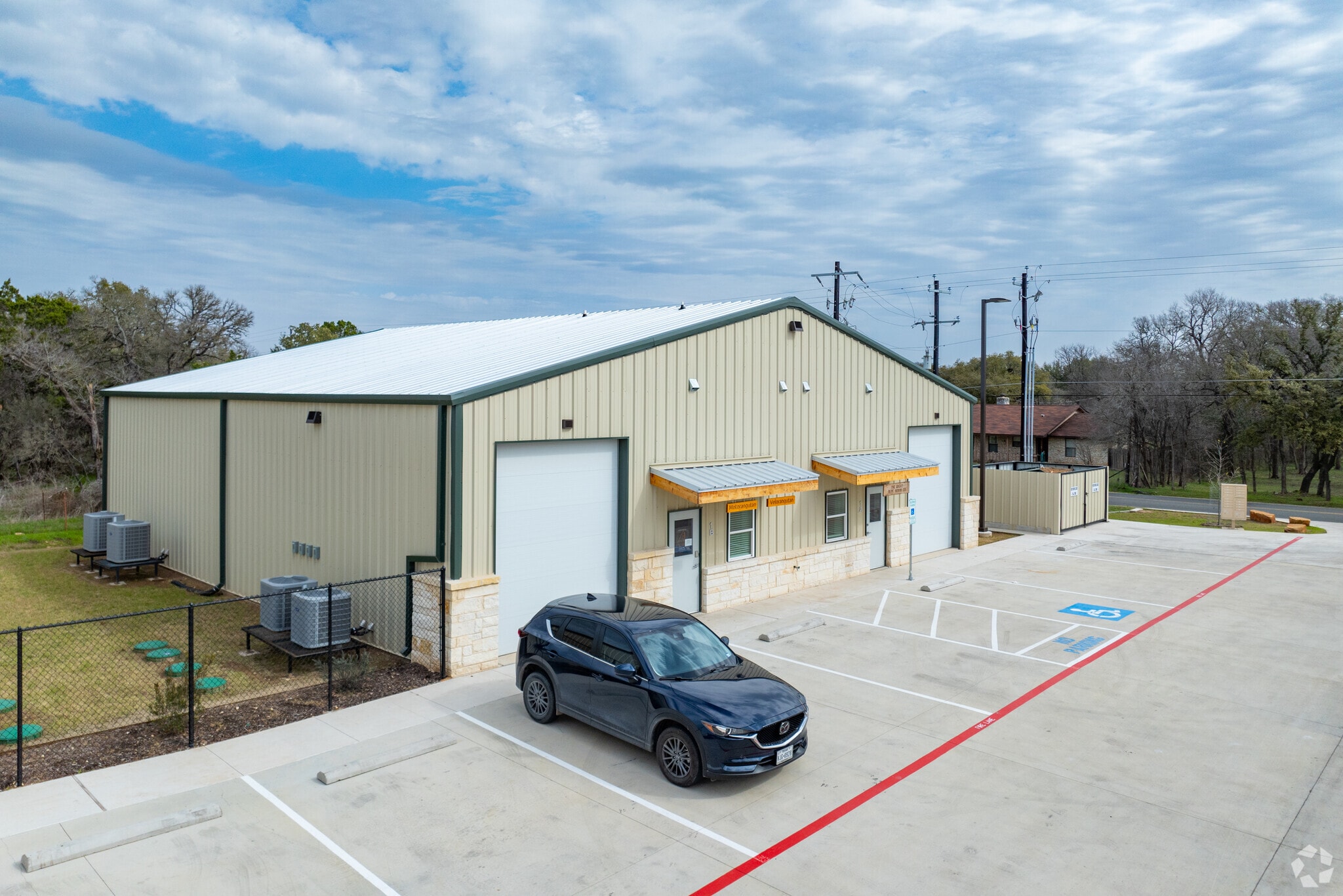 12700 Lowden Ln, Manchaca, TX à louer Photo principale– Image 1 sur 7