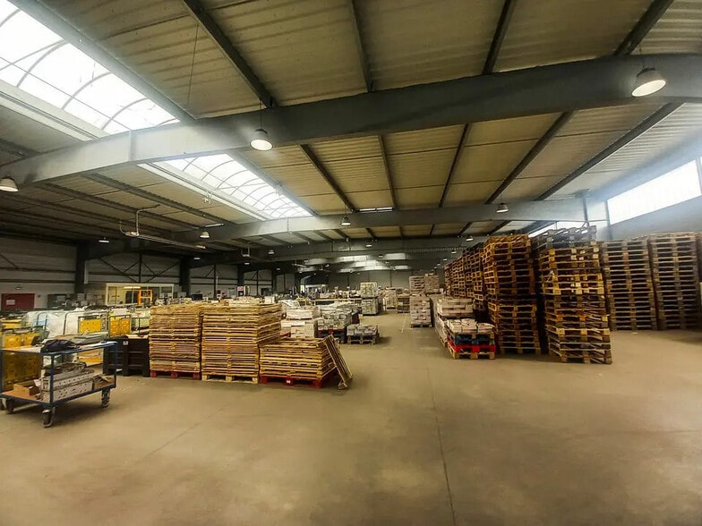 Local d’activités dans Carpiquet à louer - Photo intérieure – Image 3 sur 8