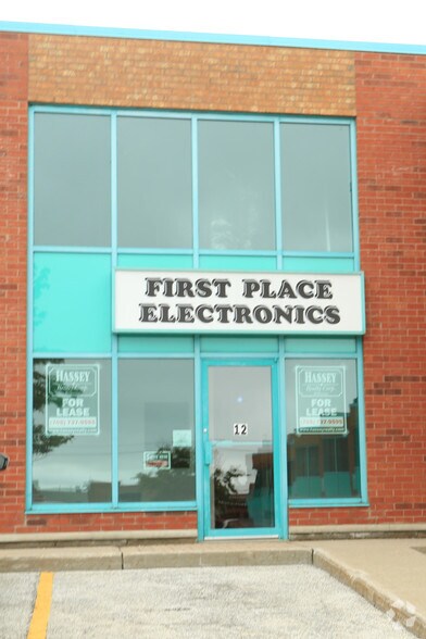 122 Saunders Rd, Barrie, ON à louer - Photo de l’immeuble – Image 2 sur 7