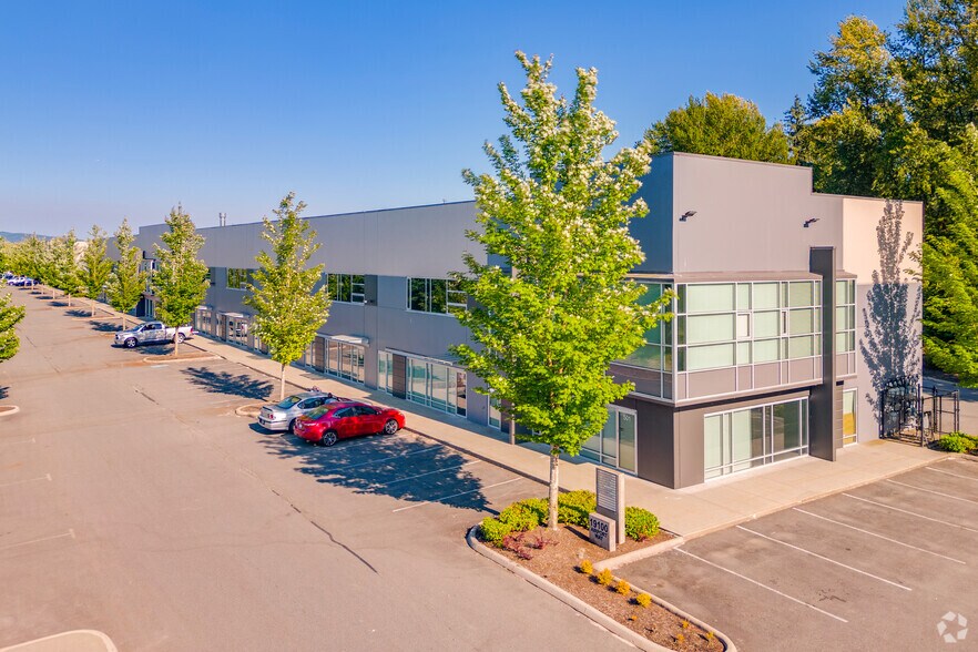 19100 Airport Way, Pitt Meadows, BC à louer - Photo de l’immeuble – Image 2 sur 8