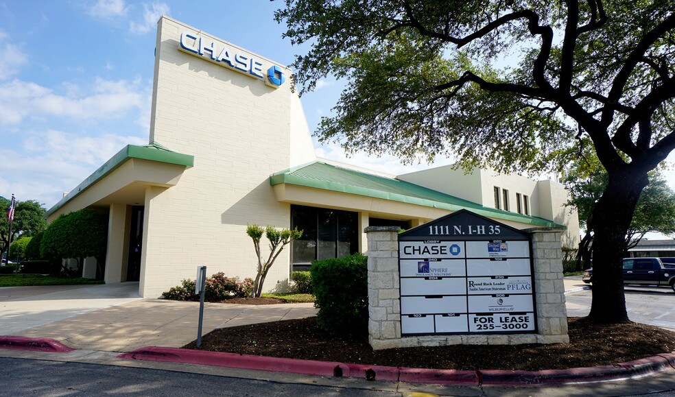 1111 N Interstate 35, Round Rock, TX à louer - Photo principale – Image 1 sur 11