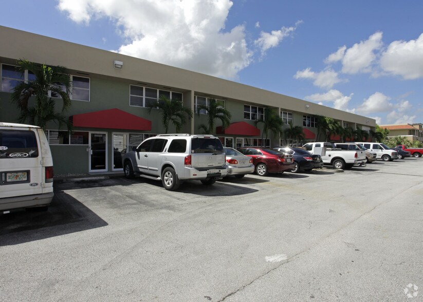 12301-12327 SW 133rd Ct, Miami, FL à louer - Photo de l’immeuble – Image 2 sur 20