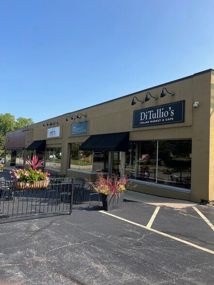 2211-2213 E State St, Rockford, IL à louer - Photo de l’immeuble – Image 2 sur 17