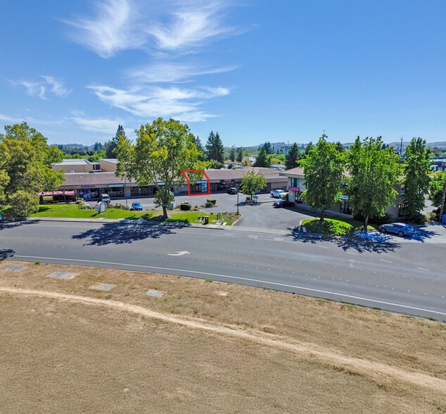 5979 Commerce Blvd, Rohnert Park, CA à louer - Aérien – Image 1 sur 1
