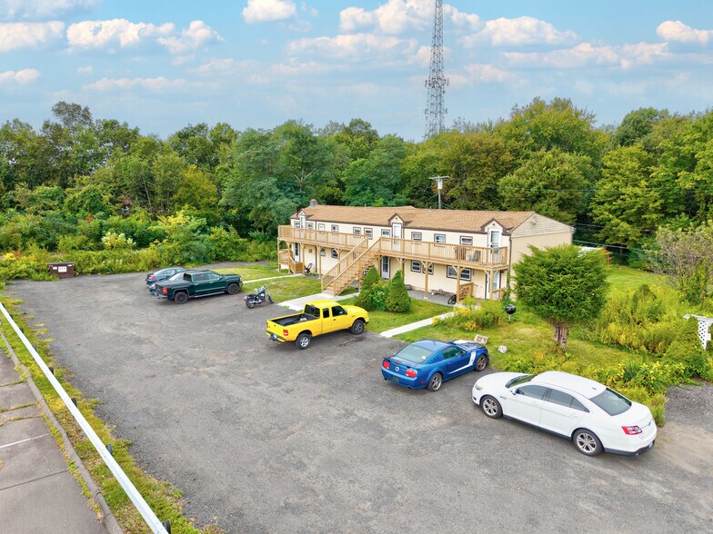 1259 Wolcott Rd, Wolcott, CT à vendre - Photo de l’immeuble – Image 2 sur 40