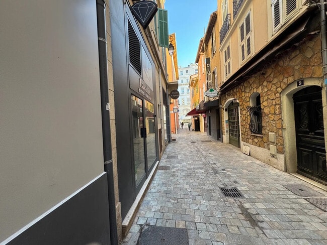Plus de détails pour 4 Rue Rouguière, Cannes - Local commercial à louer