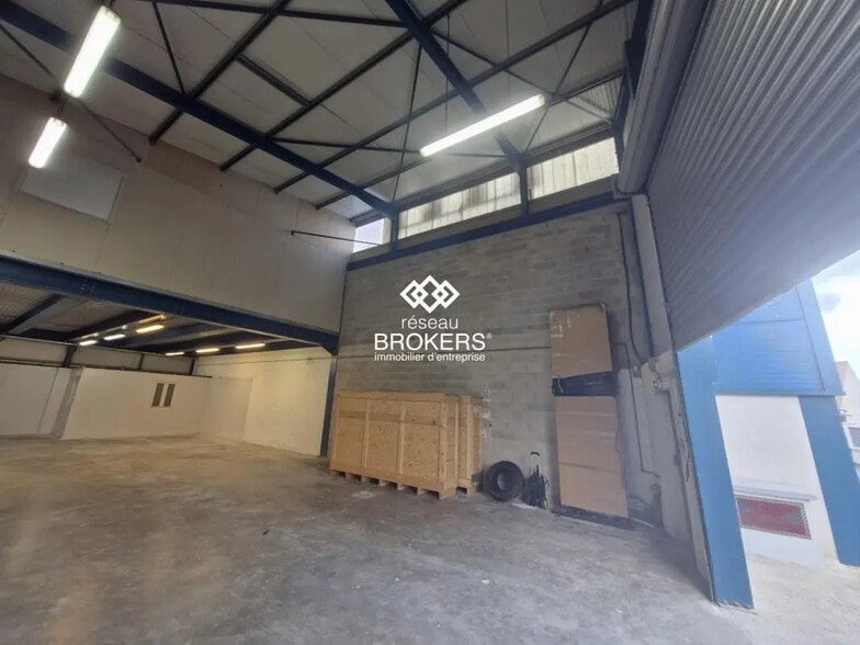 Industriel/Logistique dans Montfermeil à louer - Photo de l’immeuble – Image 1 sur 6
