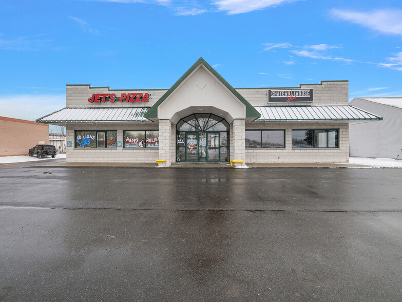 825 Michigan Ave, Marysville, MI à louer - Photo de l’immeuble – Image 1 sur 8