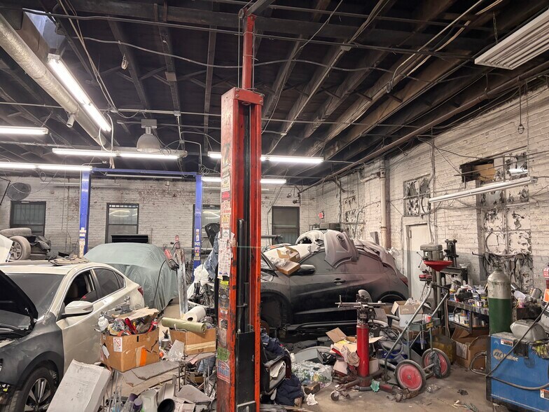 1651 Utica Ave, Brooklyn, NY à louer - Photo de l’immeuble – Image 3 sur 4