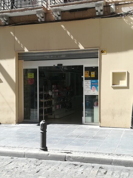 Local commercial dans Granada à louer - Photo de l’immeuble – Image 3 sur 9