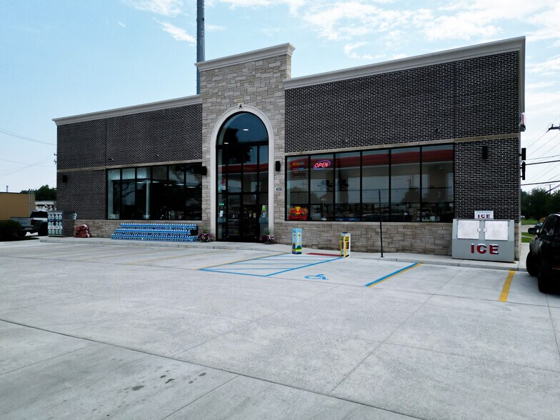 4050 15 Mile Rd, Sterling Heights, MI à louer - Photo de l’immeuble – Image 2 sur 8