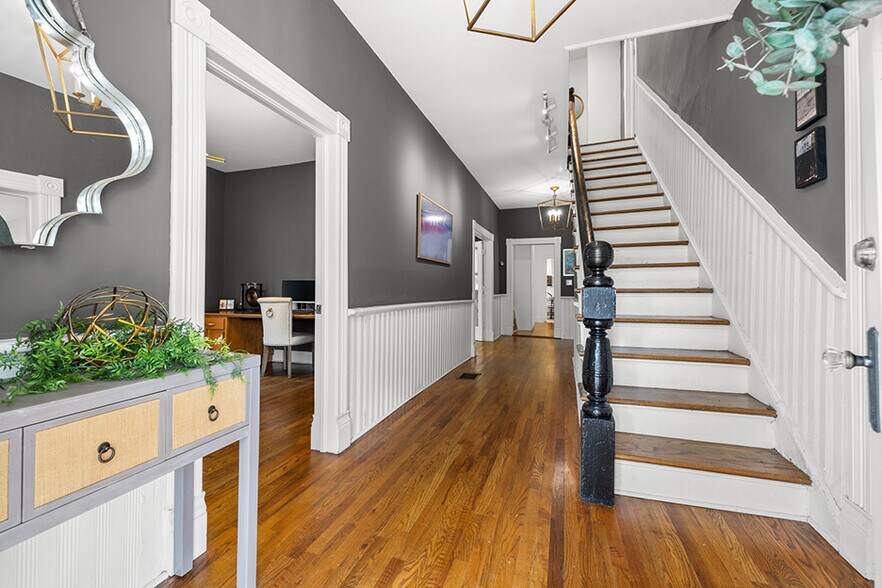 306 E Oak Ave, Tampa, FL à vendre - Photo intérieure – Image 2 sur 11