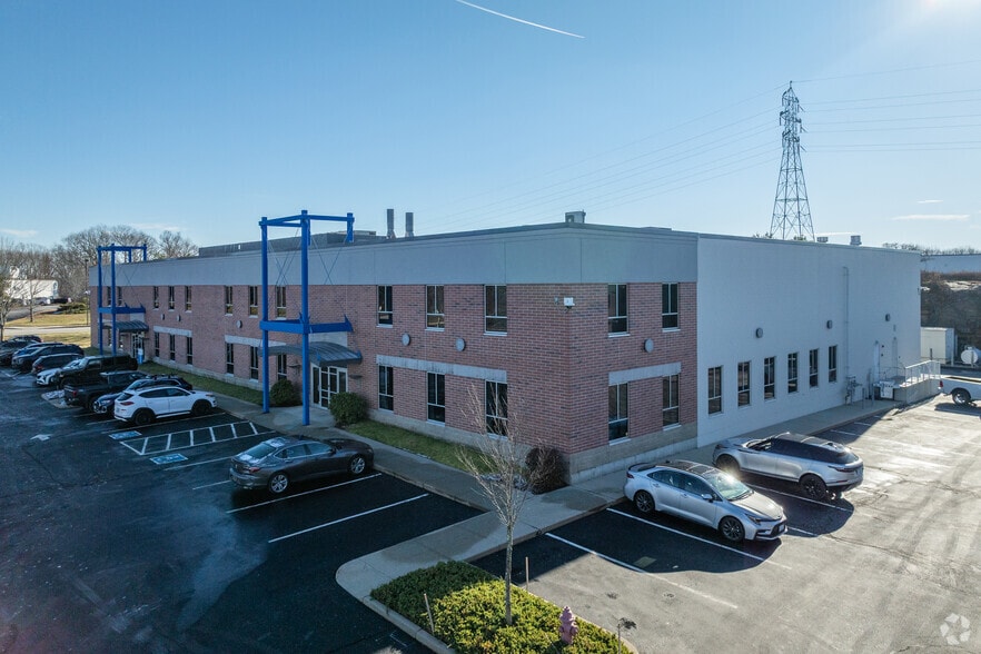 900 Highland Corporate Dr, Cumberland, RI à vendre - Photo principale – Image 1 sur 4