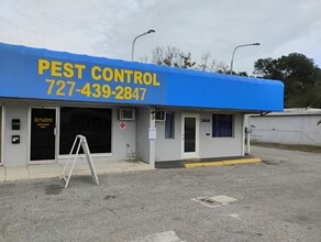 2860-2868 E Bay Dr, Largo, FL à louer Photo intérieure– Image 1 sur 5