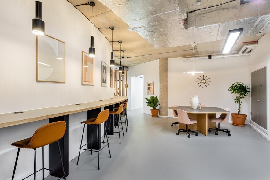 1 Cours Valmy, Puteaux à louer - Photo de l’immeuble – Image 3 sur 22