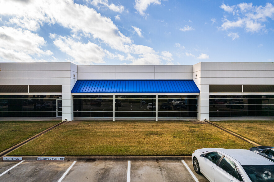 701 Canyon Dr, Coppell, TX à louer - Photo de l’immeuble – Image 3 sur 11