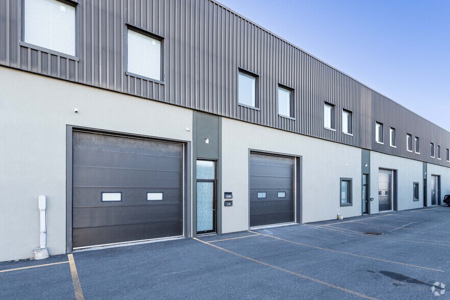 617 Montée De Liesse, Saint-Laurent, QC à louer - Photo de l’immeuble – Image 3 sur 6