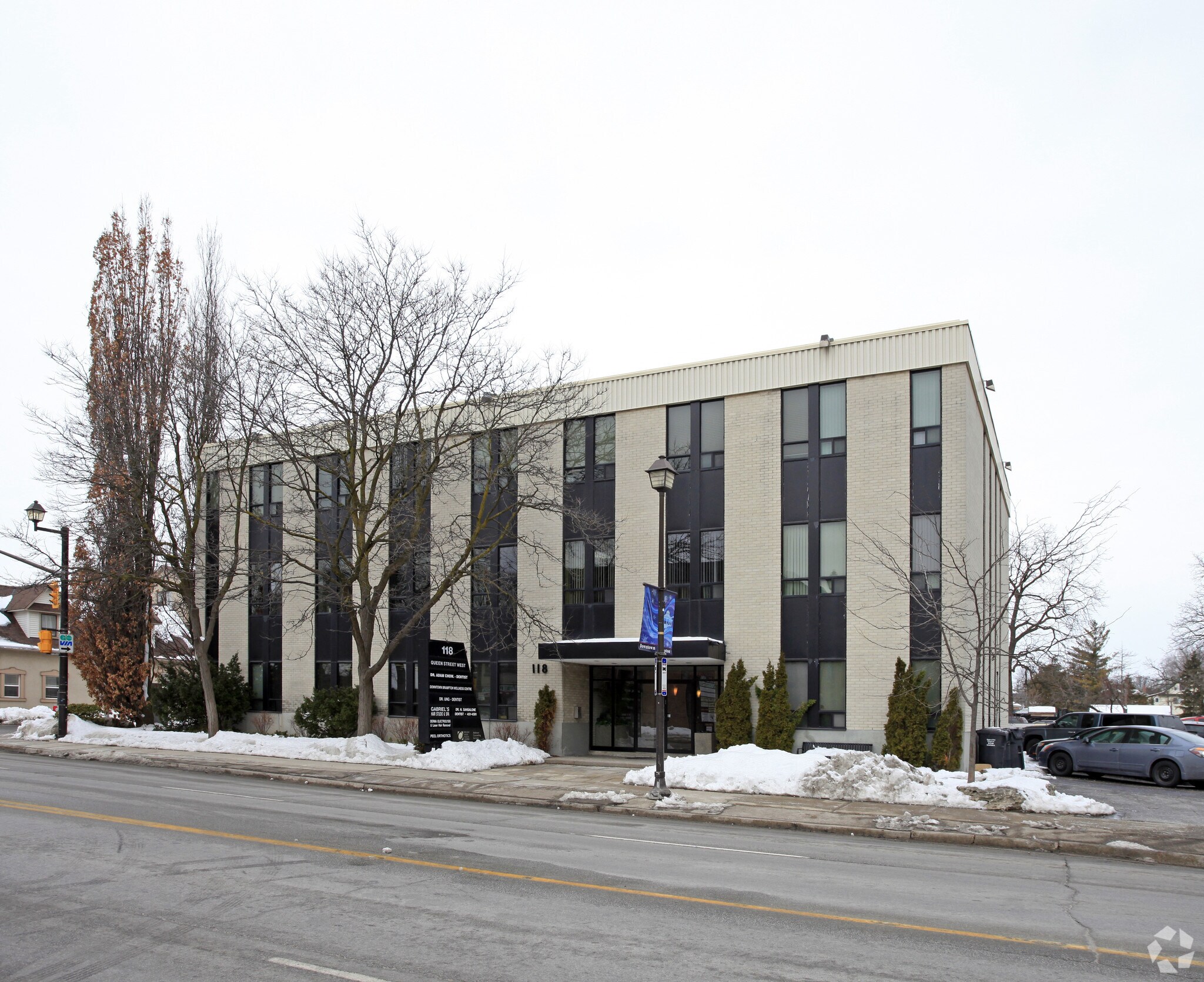 118 Queen St W, Brampton, ON à louer Photo principale– Image 1 sur 3